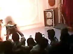 एक अजनबी के साथ गर्म ...