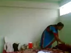 बाथ पर कटा हुआ हैंडज ...