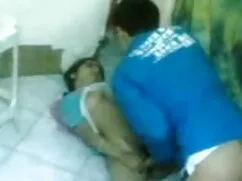 बिल्ली और निपल्स में ...