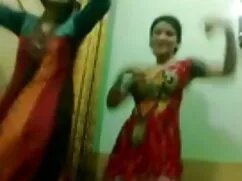 श्यामला महिला देता ह ...