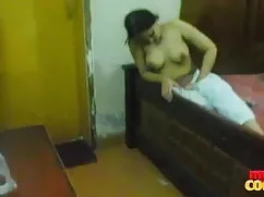 छोटी बाल गोरा बनाम स ...