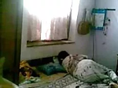 सुनहरे बालों वाली नग ...