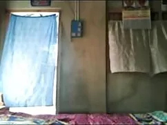 चमड़े में सेक्सी हिं ...