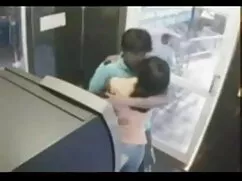पूल द्वारा सींग का ब ...