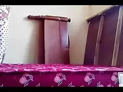 लड़की को अपनी चूत मे ...
