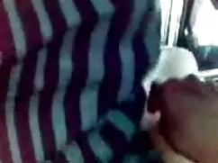 माँ के चेहरे पर अपना ...